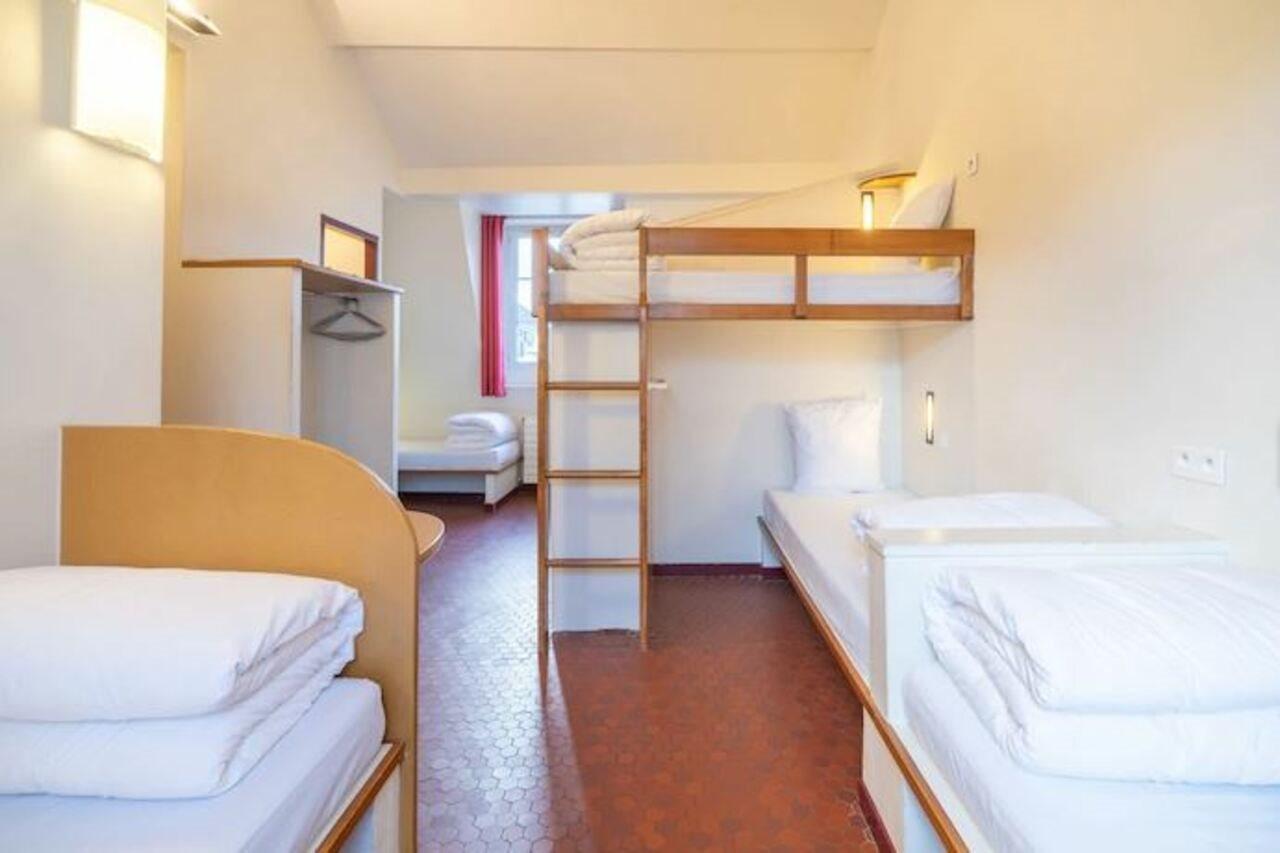Mije Marais Hostel باريس المظهر الخارجي الصورة A typical room at a typical Ibis budget hotel