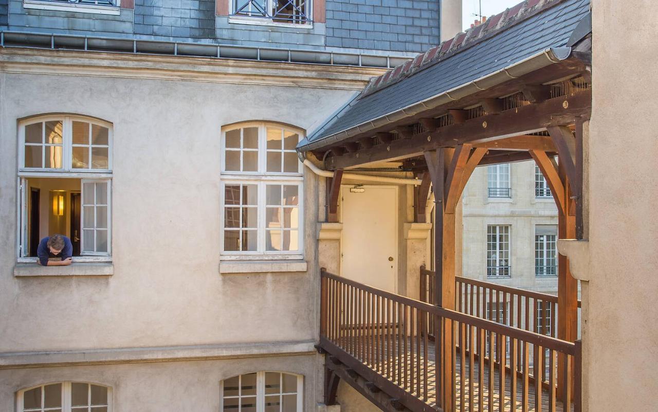 Mije Marais Hostel باريس المظهر الخارجي الصورة The courtyard of the Hôtel de Beauvais