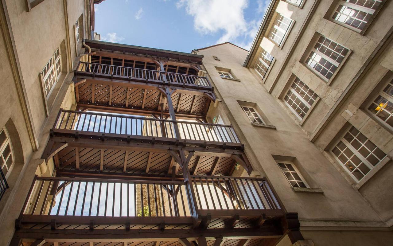 Mije Marais Hostel باريس المظهر الخارجي الصورة The courtyard of the house