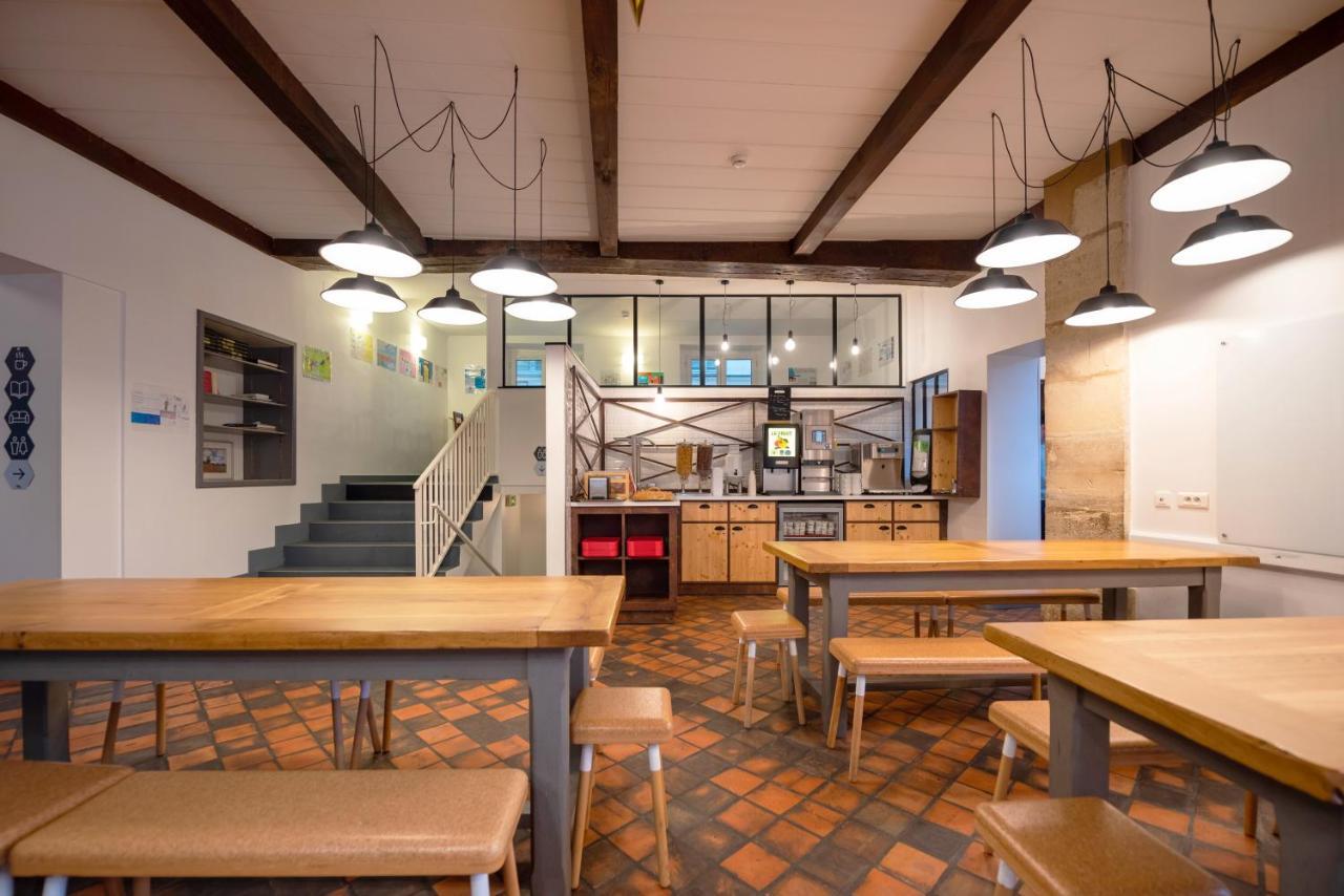 Mije Marais Hostel باريس المظهر الخارجي الصورة The kitchen and dining room at the International House
