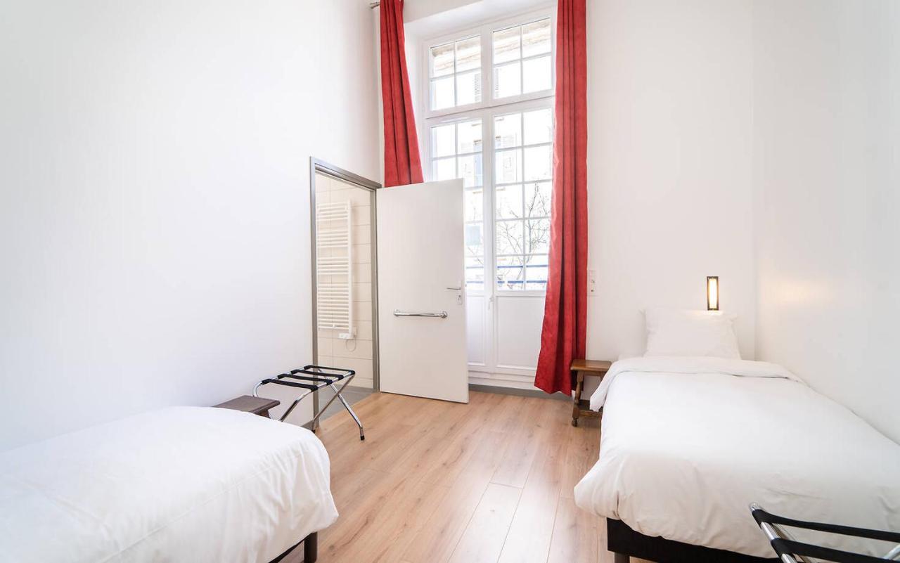 Mije Marais Hostel باريس المظهر الخارجي الصورة A typical room at the hostel