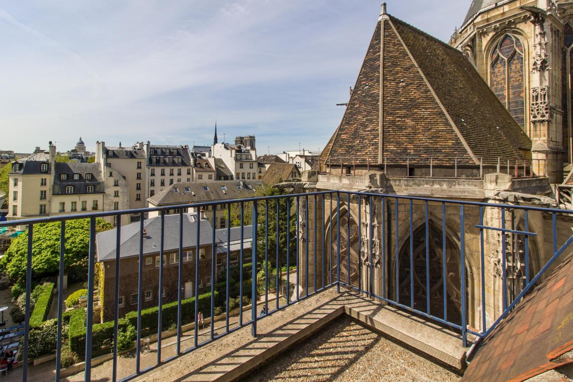 Mije Marais Hostel باريس المظهر الخارجي الصورة The roof of the church