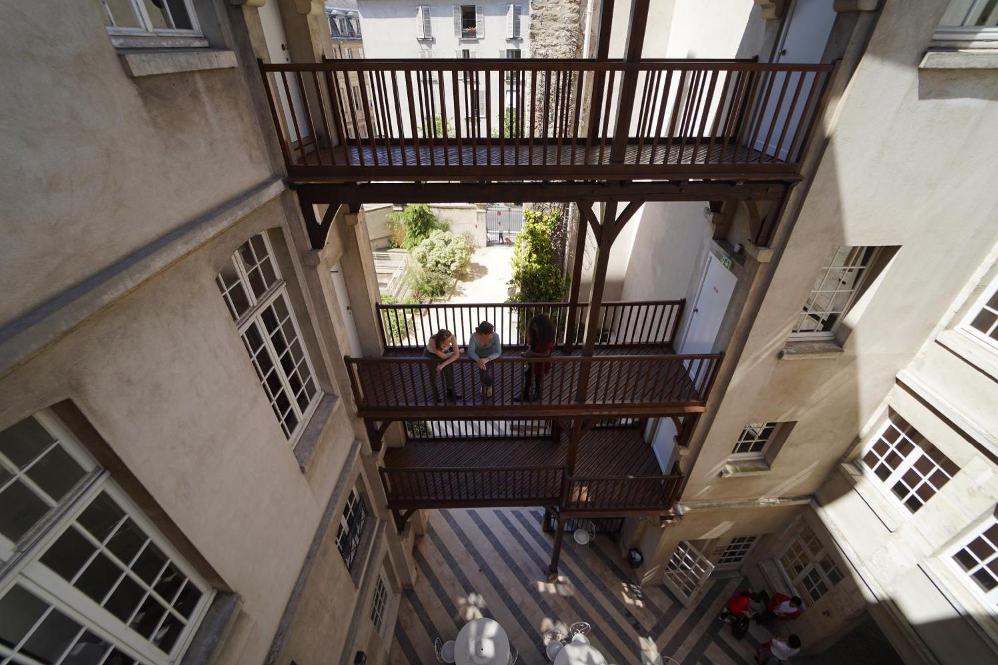 Mije Marais Hostel باريس المظهر الخارجي الصورة The courtyard of the museum