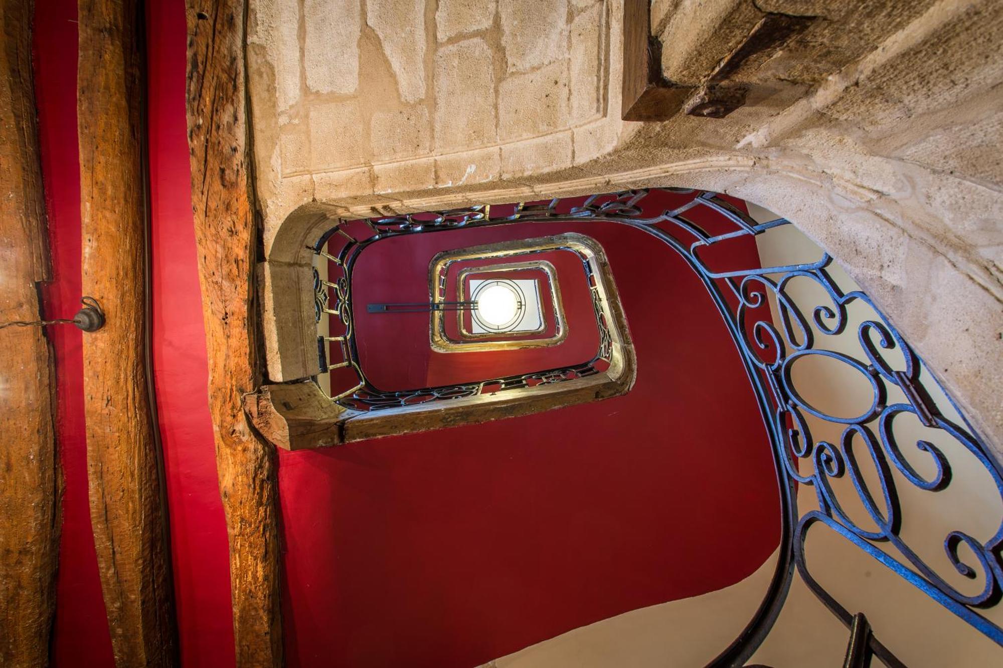 Mije Marais Hostel باريس المظهر الخارجي الصورة Staircase
