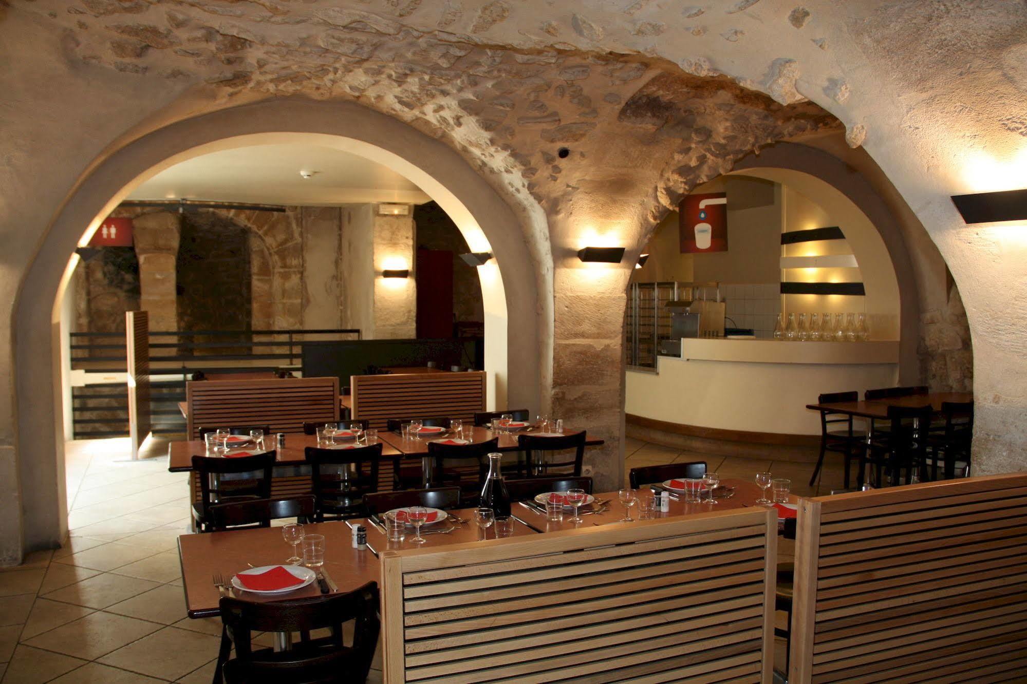 Mije Marais Hostel باريس المظهر الخارجي الصورة Interior of the restaurant