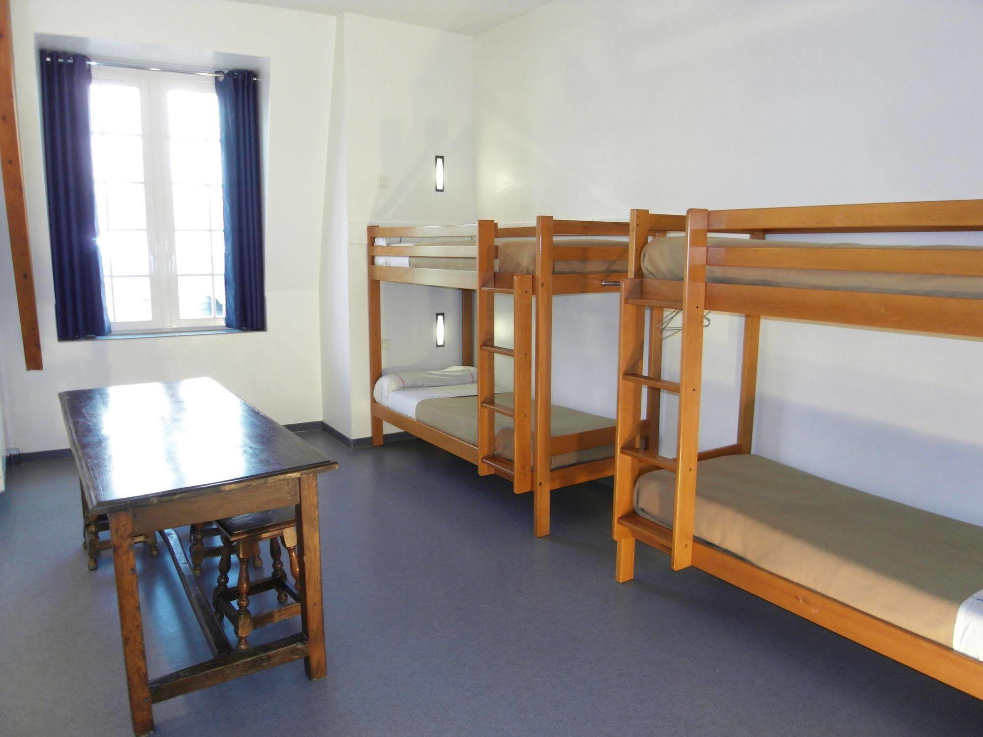 Mije Marais Hostel باريس المظهر الخارجي الصورة A typical bunk room at a youth hostel