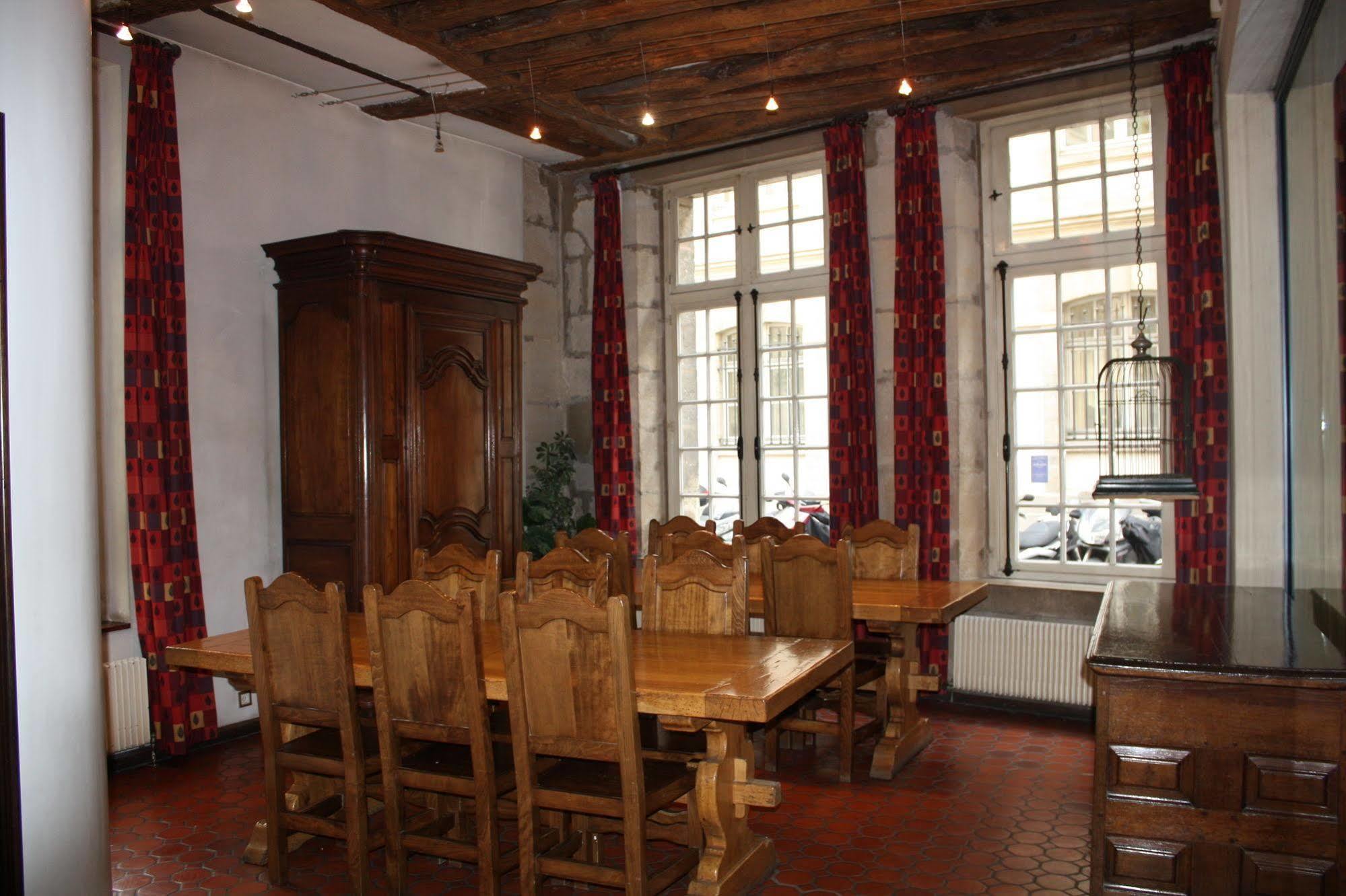 Mije Marais Hostel باريس المظهر الخارجي الصورة The dining room