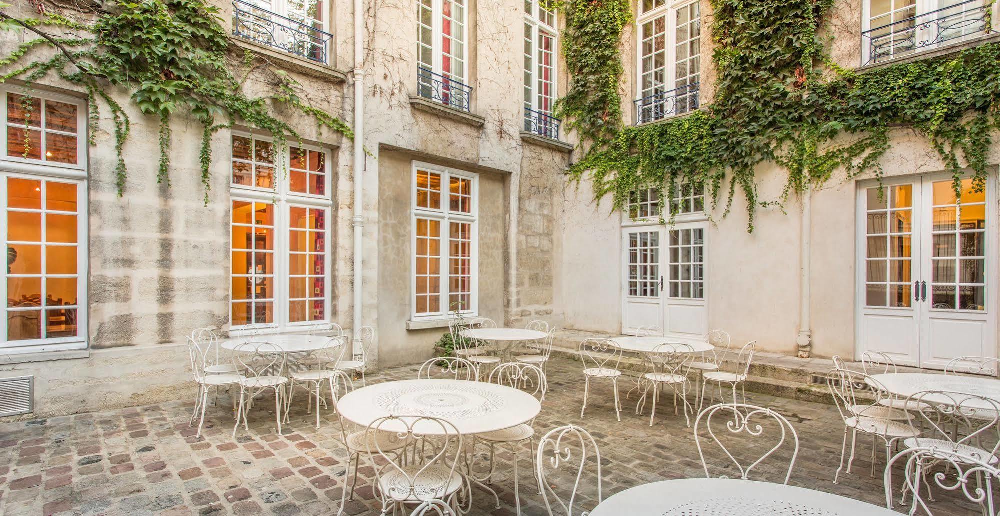 Mije Marais Hostel باريس المظهر الخارجي الصورة The courtyard of the Hôtel de Matignon